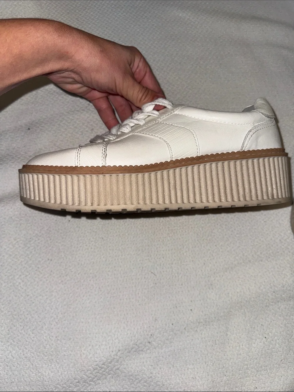 DV by Dolce Vita Bubbles Platform White Leather Low-Top Sneakers Size 8.5